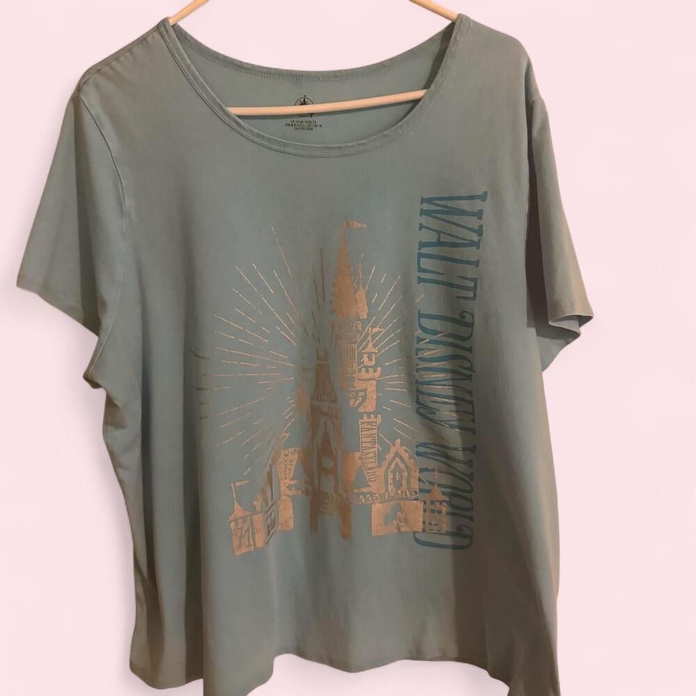 Women’s XL Walt Disney world blue t-shirt with gold castle graphic